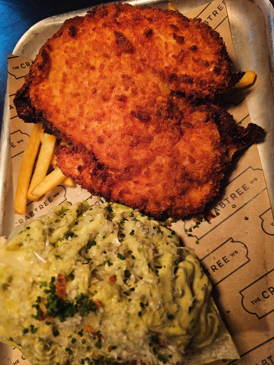 Crabshack garden menu is still available on match days ⚽️and we mix it up regularly so you can try different dishes for every match 🍗
#chickenwings #beetrootsalad #chickenschnitzel #delicious #crabshack #beergarden #yummers #fulhampubs #fulhamfc