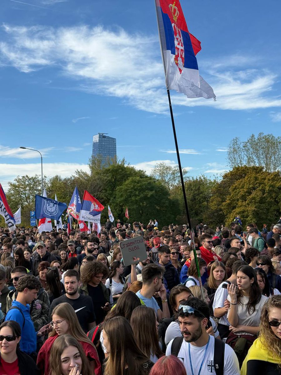 Koraci ko laki oblaci, vidimo se u petak kolege! 🤍