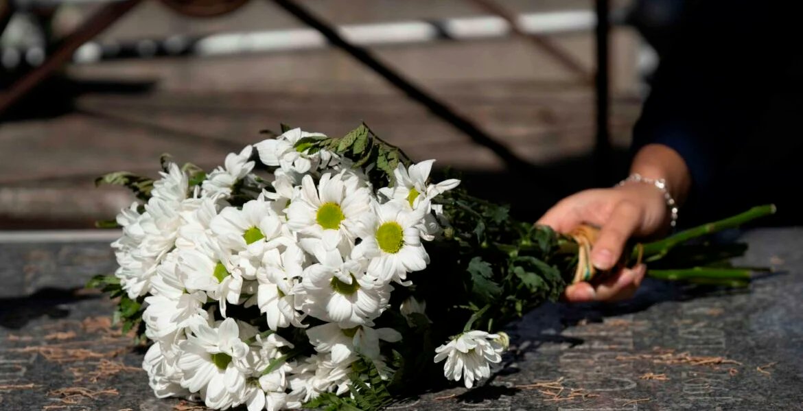 LObservatori_V's tweet image. Paraula del dia 💪✌😉😢

Recort, -ts
(Derivat posverbal de recordar.)

1. Acte de recordar, de rememorar una cosa passada.
2. La cosa que es recorda.
3. Vindre al recort, dur recort o al recort, fer recort, vindre al pensament una cosa... 👇
diccionari.llenguavalenciana.com/general/consul…