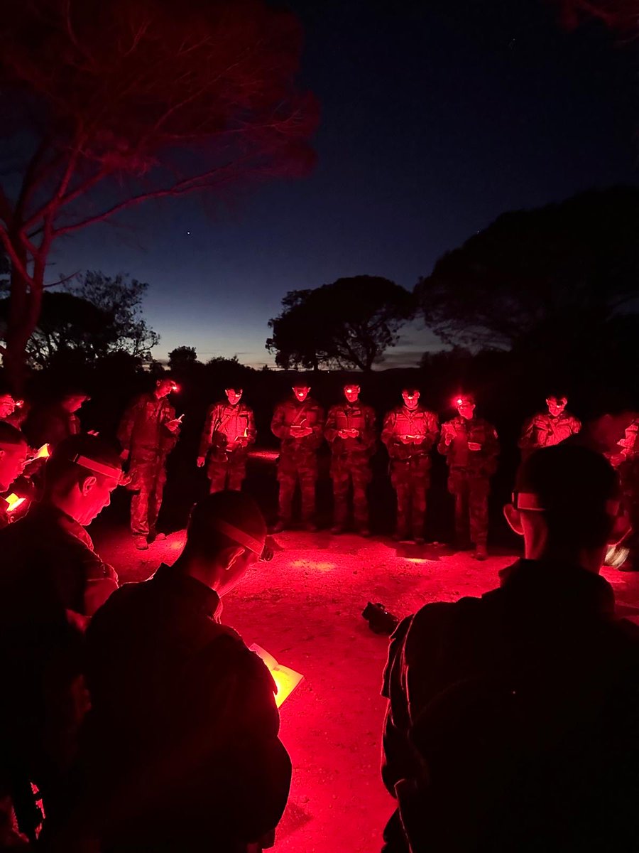Formation Générale Initiale des jeunes engagés du 1er spahis. Au programme, exercice de manipulation de l’armement, un entraînement essentiel qui forge la rigueur, la précision et la confiance, tout en renforçant l’esprit de la section.