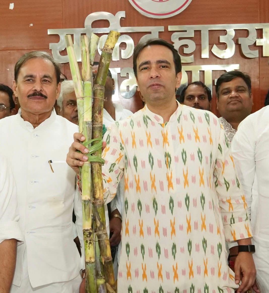 Vivekdeol7's tweet image. माननीय श्री @jayantrld जी ने अयोध्या आगमन के क्रम में सर्किट हाऊस में पार्टी कार्यकर्ताओं से भेंट की।

इस दौरान उन्होंने गन्ना किसानों के हित में NDA सरकार द्वारा गन्ने के मूल्य में वृद्धि का स्वागत करते हुए विभिन्न विषयों पर चर्चा की।

#rld 
#Ayodhya