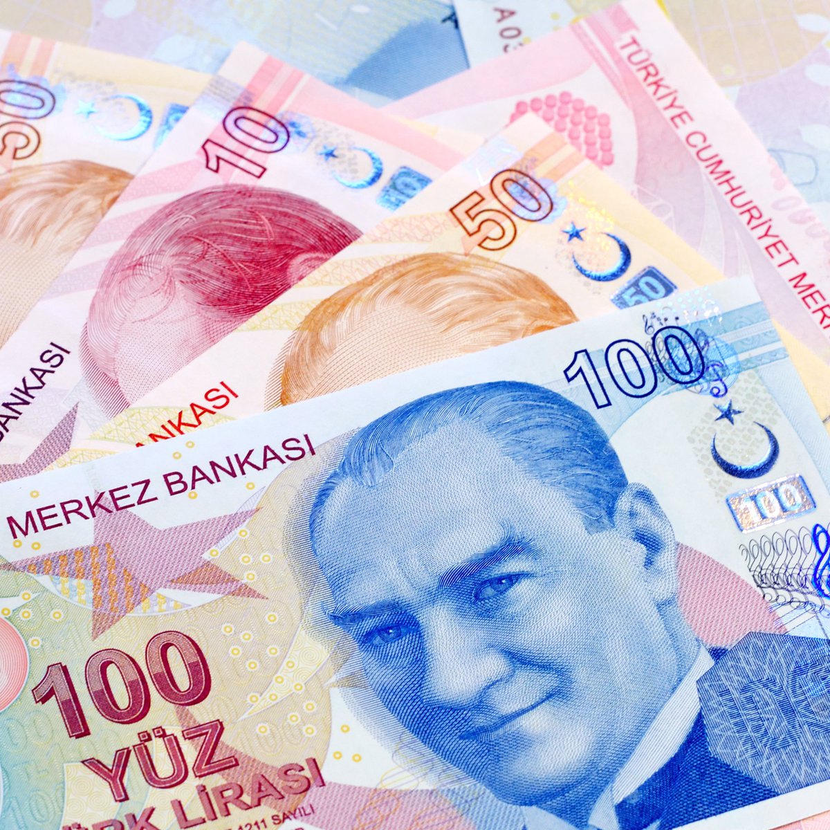 bpthaber's tweet photo. Asgari ücret çalışmaları aralık ayında başlıyor.

— Güncel Asgari ücret: 22.104 TL
%10 - 24.315 TL
%20 - 26.525 TL
%30 - 28.736 TL
%40 -  30.946 TL

Sizce yeni asgari ücret ne kadar olacak?