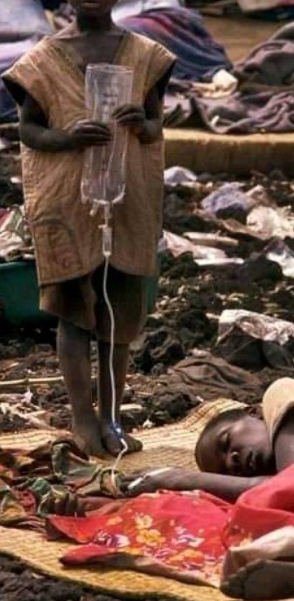 Beeld uit Sudan, waar islamisten bezig zijn met het stelselmatig op grote schaal uitroeien van niet-islamisten. 

“Genocide” iemand?

Rode lijn iemand?

Iemand al op een boot?

Greta, Esther, Stephan, Jimmy, Rob, Frans, Jan, Laurens, Jesse; waar zijn jullie??

No Jews, no news…