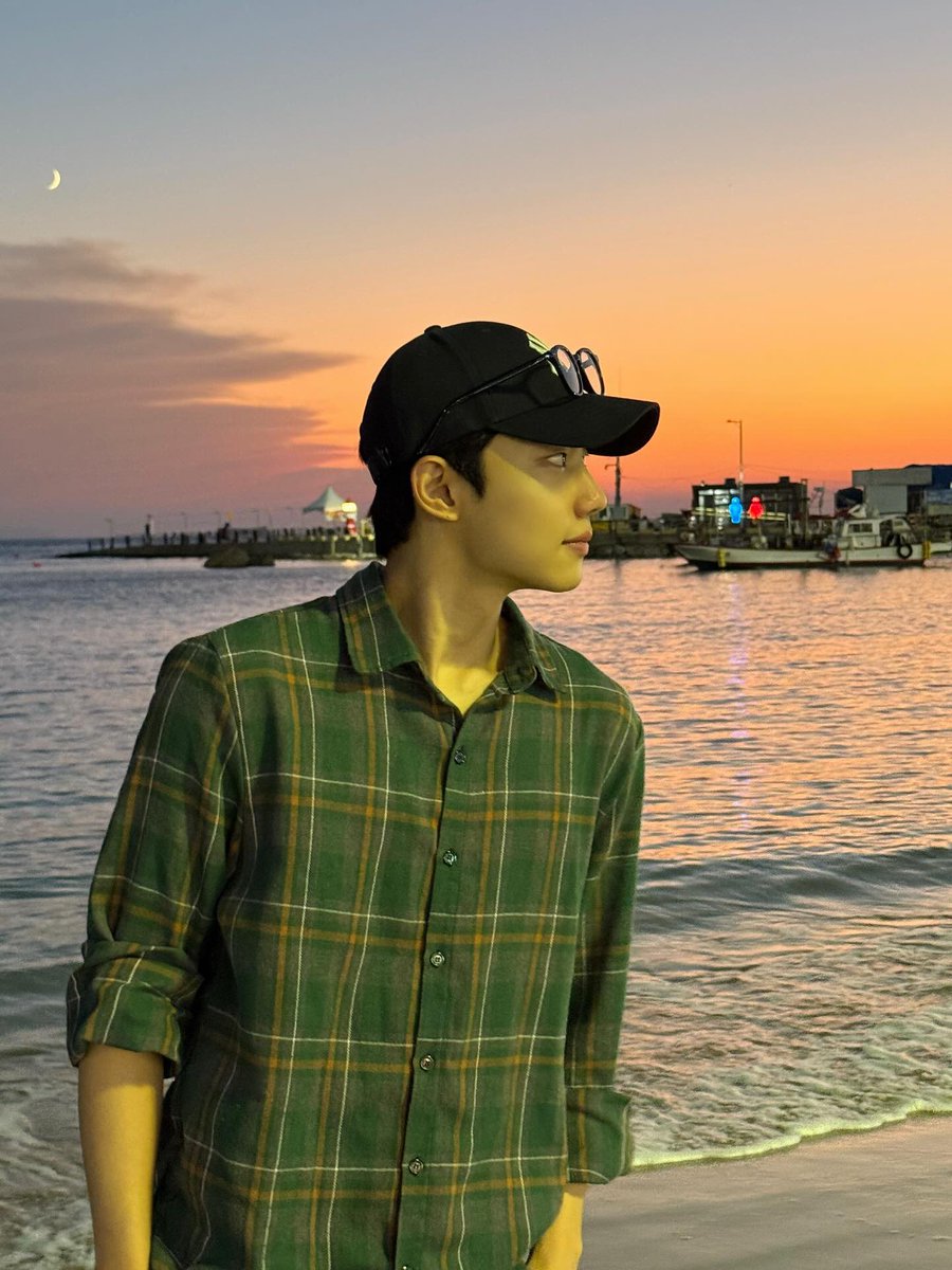 kdrama_menfess's tweet photo. •kdm• Cho Junyoung instagram update
Siapa yang lagi ter-junyoung junyoung gegara Nam Kijeong? Bfable sekali fotonya🥰❤️

https://t.co/CFGmezSk7u