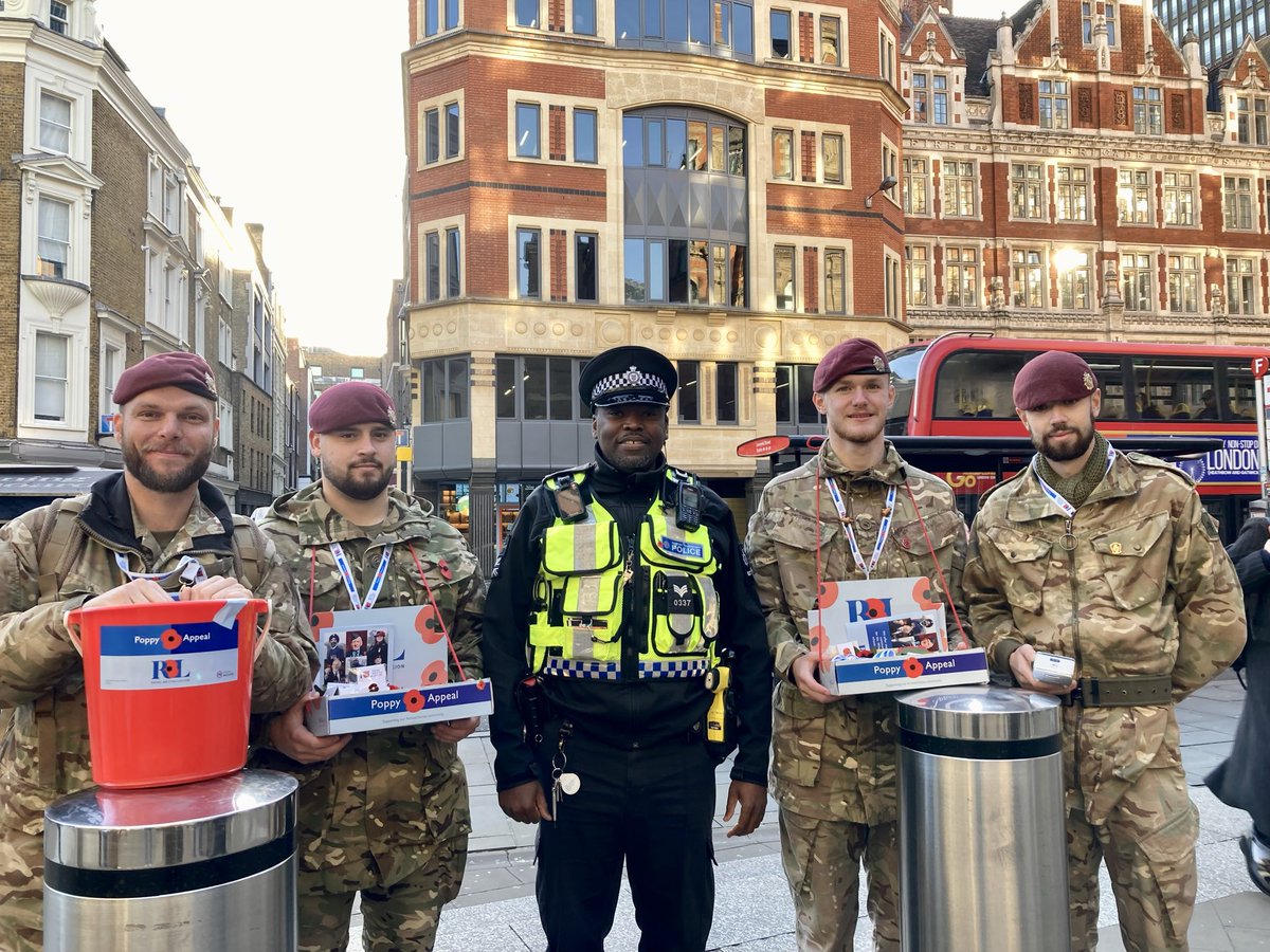NetworkRailLST's tweet image. Delighted to welcome soldiers, volunteers and collectors to Liverpool Street Station for #LondonPoppyDay 

If you’re travelling through the Station, please look out for them and support #PoppyAppeal 

@PoppyLegion
@16AirAssltBCT