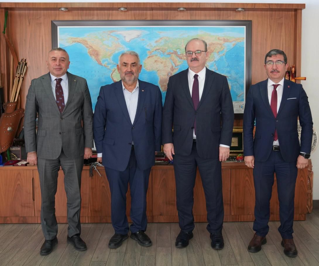 EYAD Genel Başkan Yardımcıları İsmail AKBIYIK ve Sinan TEMUR'la birlikte Kültür Bakan Yardımcısı Dr. Serdar Çam'ı makamında ziyaret ettik. EYAD'ın Akademi Sohbetlerine davet ettik. Bakanımıza misafirperverliğiinden dolayı teşekkür ediyorum.
<a href="/SerdarCam_tr/">Dr. Serdar Çam (İletişim Hesabı)</a> 
<a href="/eyadakademi/">EYAD</a>