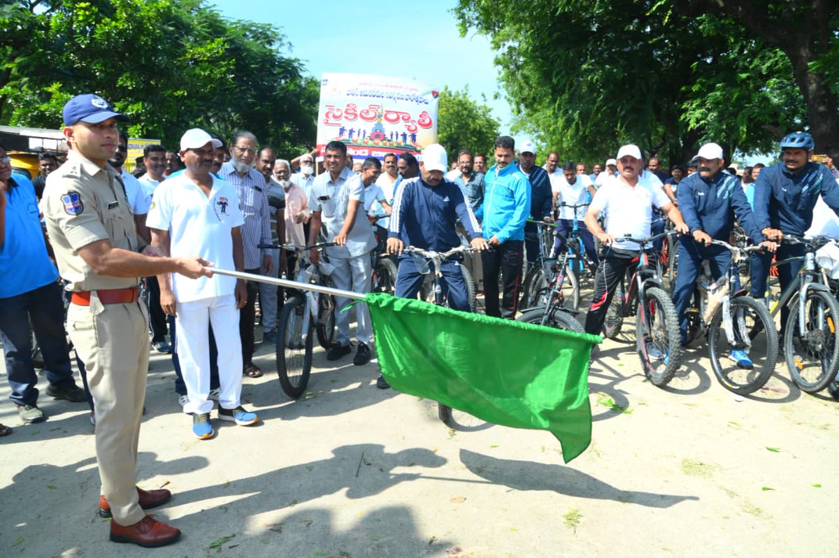 NalgondaCop's tweet photo. As part of the Police Martyrs’ Commemoration Week, a Cycle Rally was organized in Nalgonda town, led and flagged off by District SP Shri Sharath Chandra Pawar, IPS.

Starting from NG College, the rally passed through Ramagiri and concluded at Clock Tower, with active participation from police personnel, students, and youth — all paying heartfelt tributes to the police martyrs who sacrificed their lives in the line of duty.

Speaking on the occasion, SP Shri Sharath Chandra Pawar stated that the Police Commemoration Day on October 21 is observed every year to honor the supreme sacrifices made by brave police officers who laid down their lives while safeguarding peace and public safety. SP sir emphasized that the District Police continues to work tirelessly—day and night—for the safety, peace, and protection of citizens.

The event was attended by Additional SP Ramesh, DSP Nalgonda K. Shivarama Reddy, AR DSP Srinivasulu, CIs Raghava Rao, Rajasekhar Reddy, Maha Lakshmayya, Srinu Naik, RIs Santosh, Srinu, Soorappa Naidu, Haribabu, SIs Saidulu, Shankar, Gopal Rao, Veerababu, Shravanthi, and other police personnel.

#Nalgonda_District_Police
#Sharat_Chandra_Pawar_IPS
#PoliceMartyrsWeek #PoliceCommemorationDay #CycleRally #TributeToMartyrs #ServiceAndSacrifice #DutyWithHonour #TelanganaPolice #Nalgonda #PolicePride #MartyrsOfDuty #PeaceAndSafety #WeSaluteOurHeroes #PoliceUnity #InMemoryOfBravery