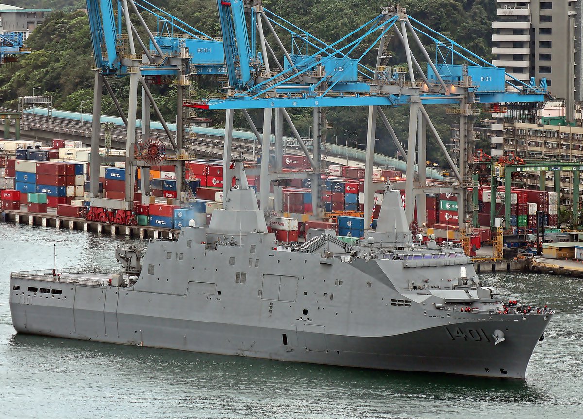 stoa1984's tweet image. UpMedia reported that part of a propeller blade of LPD Yu Shan was missing, for reasons unknown. upmedia.mg/tw/investigati…