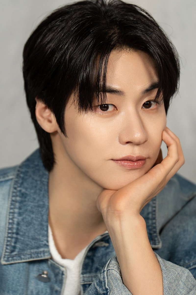 엔플라잉 리더♡
생일 축하해❤️🩷🧡💛💚
#승협이와_행복해버리기
#HAPPY_SEUNGHYUB_DAY