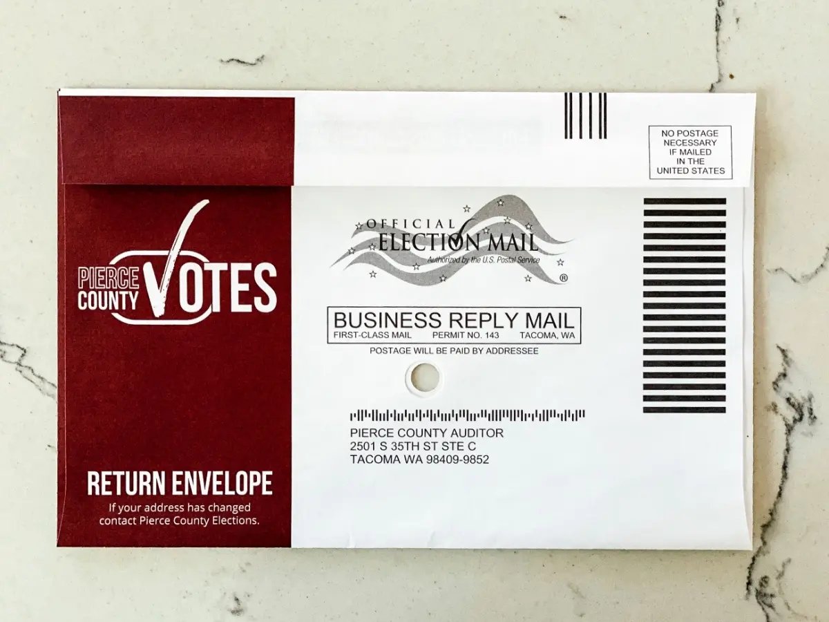 #Washington Sec of State is urging all of us to drop our #ballots in a drop box INSTEAD of handing it to the #USPS - Votes in the August Primary weren't counted because they weren't postmarked in time... More on <a href="/KIRONewsradio/">KIRO Newsradio 97.3 FM🎙</a>