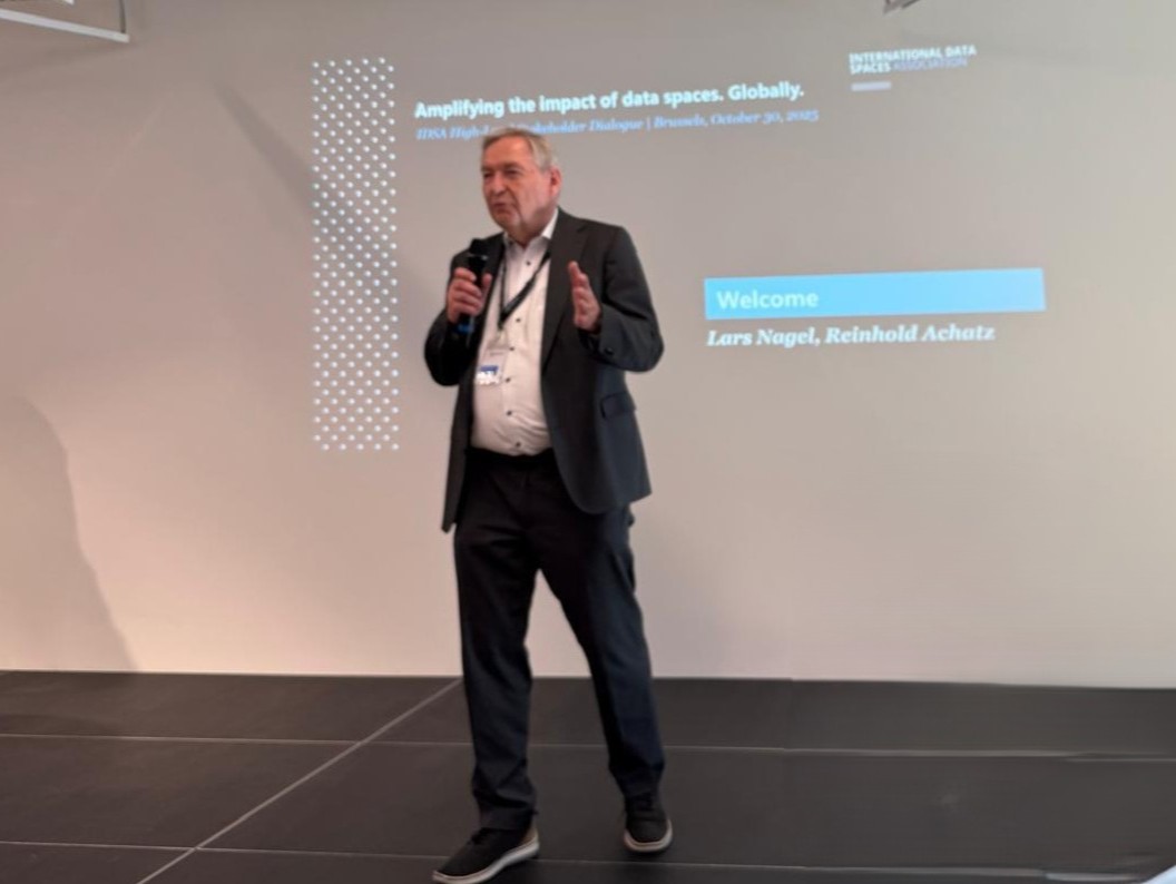 baidata_idsa's tweet image. Responsables internacionales debaten el futuro de los #espaciosdedatos en el IDSA High-Level Stakeholder Dialogue. 
Un encuentro en el que abordar cómo pasar de la visión a la acción y conseguir, entre otros, que la compartición de datos sea parte del día a día.

@Innovalia_group