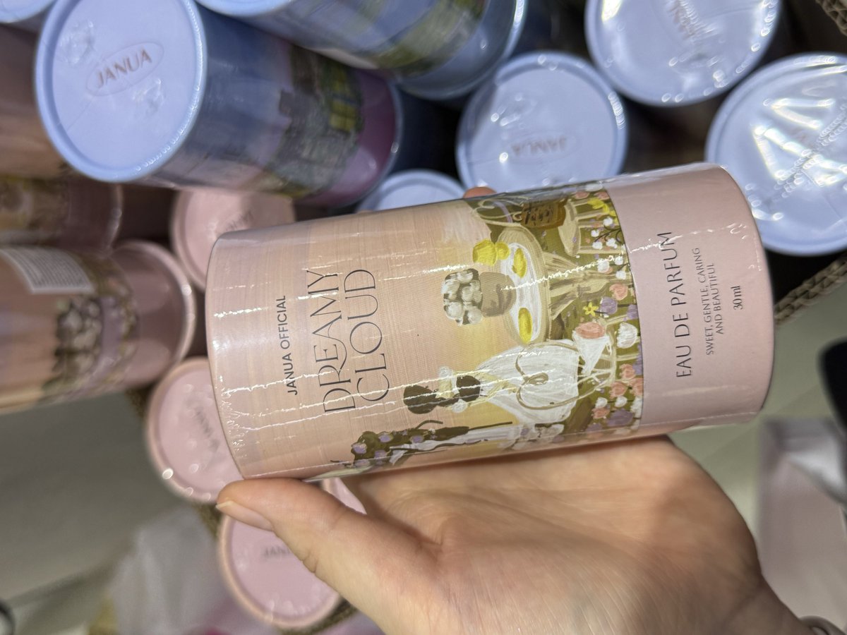jjoongnata's tweet image. Kalau ada yg nak Janua perfume lemme know. Harga RM35~RM45🥹