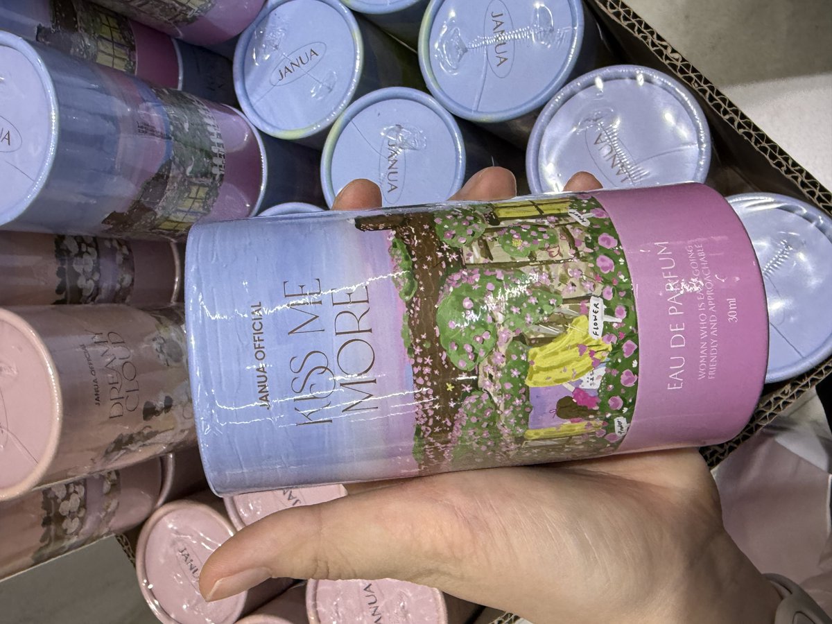 jjoongnata's tweet image. Kalau ada yg nak Janua perfume lemme know. Harga RM35~RM45🥹