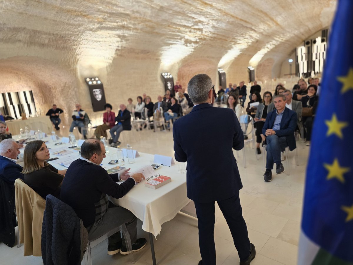 fai_cisl's tweet photo. #Agroalimentare, lotta al #caporalato, valorizzazione del #lavoro #forestale: svolto a Matera il Consiglio Generale della #FaiCisl #Basilicata 🌿
📸 Sul nostro sito la fotogallery e il comunicato con le dichiarazioni di Onofrio Rota (Fai-Cisl), Raffaele Apetino (Fai-Cisl Basilicata), Vincenzo Cavallo (Cisl Basilicata) e l'assessore regionale Carmine Cicala 
👉 https://t.co/H5gSS6MeWk