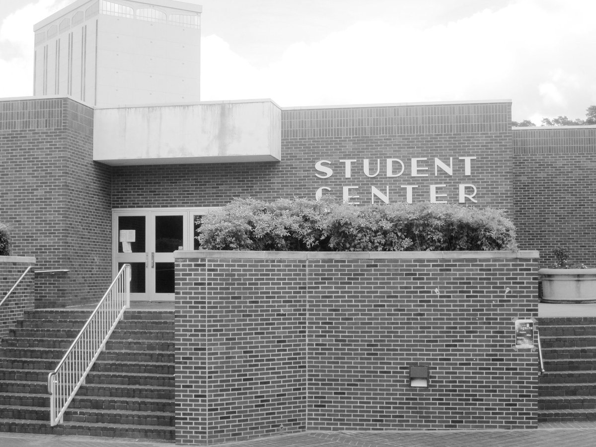 KyleSchass's tweet image. We’re on campus today for Inside Bulldog Football at noon! 

It’s a homecoming celebration 100-years in the making — @SCumbie_LaTech @LATechSports HOF’er TJ Soto &amp;amp; UB Board President Riley Jones will all be by.

LISTEN on the network, @varsity app &amp;amp; LIVE on YouTube #EverLoyalBe