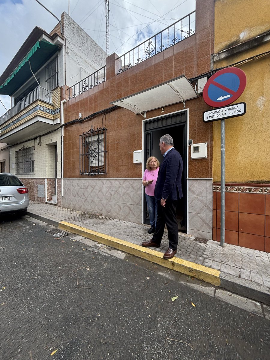 Los vecinos del Cerro, como muchos de la ciudad, vivieron un día complicado tras la tromba más importante desde que hay registros.

He estado con ellos, en el centro de las inundaciones en c/Lisboa, para conocer sus problemáticas y poner los servicios municipales a su disposición