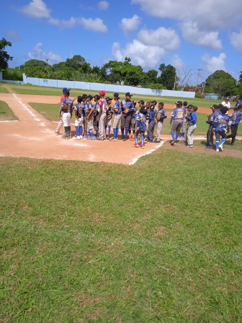 Nuestros pequeños campeones del equipo 11-12 de beisbol de #LaLisaViveEnMí listos para defender su corona. <a href="/InderCuba/">INDER</a>