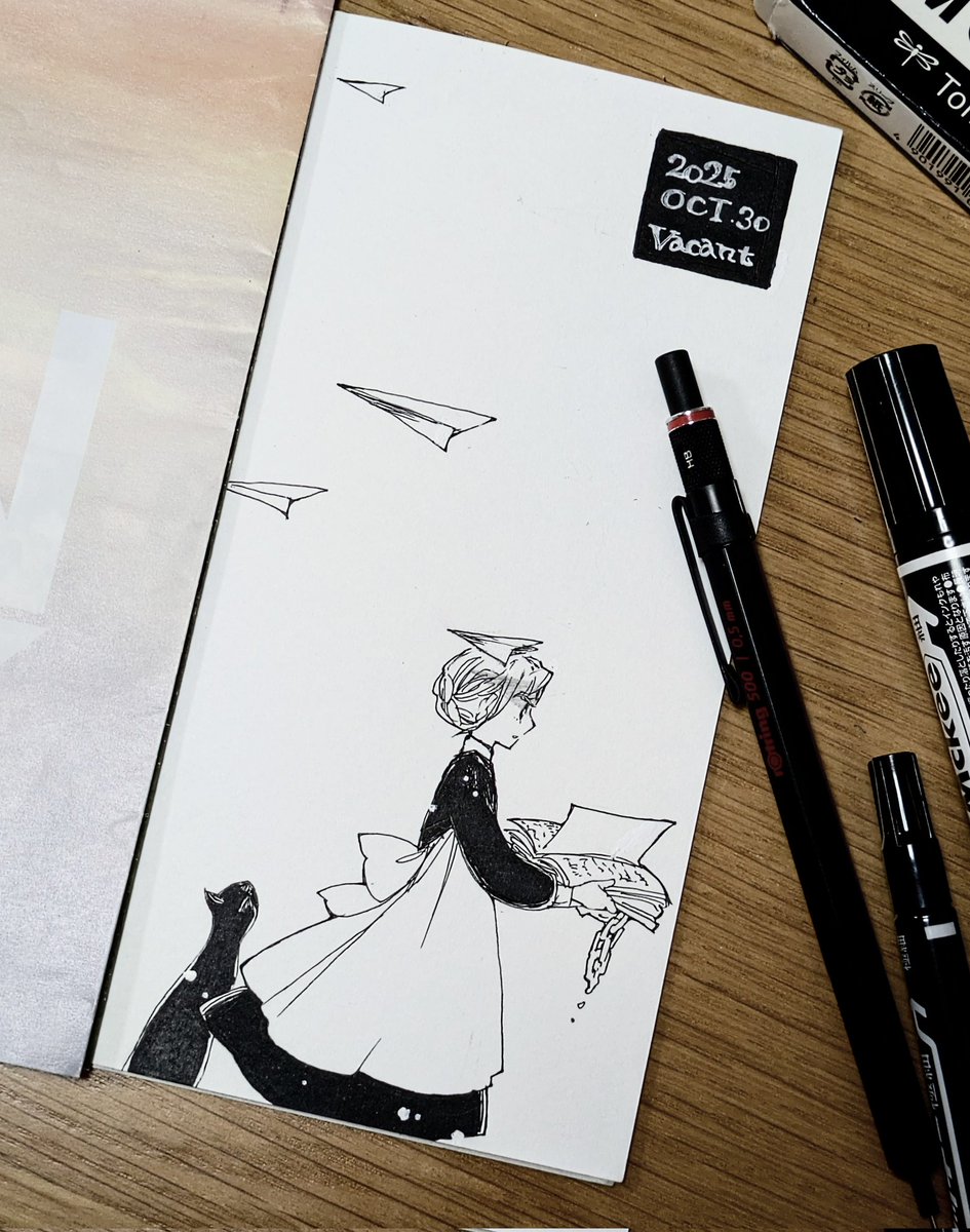 kshtrs's tweet image. ある日彼女は本の最初の数ページが白紙になっていることに気付きました。折角なぜだか一言だけ読めるようになったのに。残念がったものの不思議と大して気にはならず、やがてそのページがあったことも忘れてしまいました。
#inktober #kuretake_inktober2025 #inktober2025day30
お題「空っぽ」です！