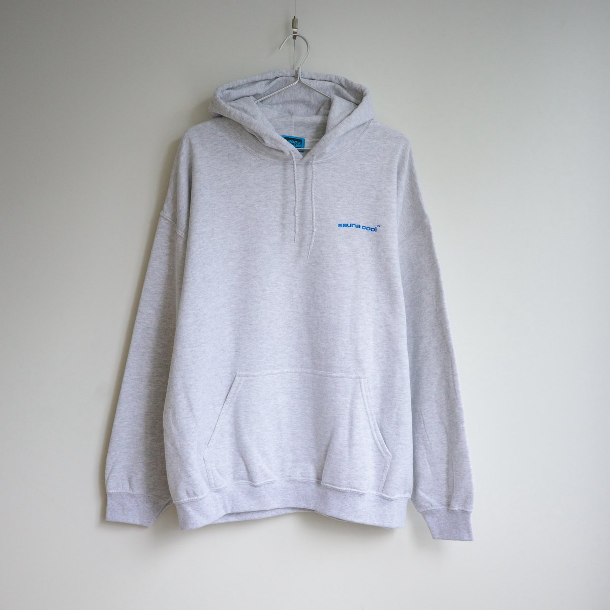 <a href="/saunacool/">Sauna Cool ™</a> とAnorak Clubのコラボです！
Teen RunningsのNOWアパレルをサウナクールミニのWEBショップでも販売いたします🏄‍♂️🎸
スウェット(表プリント後ろ刺繍) 税込¥11000
パーカー(表刺繍後ろプリント)　税込¥13200
11月1日予約販売開始
11月10日頃発送

え