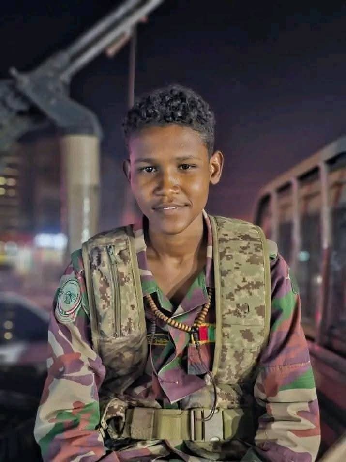 الأن افضت الروح الى بارئها ولحق البطل المجاهد ، الدرع  عبدالله ادم يوسف   "الصيني"  أحد أبطال لواء الفرقان بمتحرك مسك الختام، بإخوانه  متأثراً بجراحه في مستشفى السلاح الطبي أم درمان.
على مثل الصيني فالتبكي البواكي.. 
ربط لله على قلب اسرته واخوانه وجبر الكسر..
 ودعناك الله يا اخوي