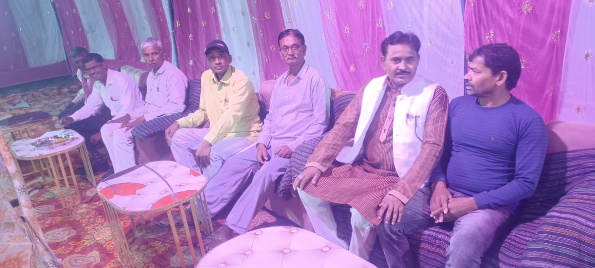 dewanandpatel4's tweet image. वीडियो श्री राम सुंदर भारती श्री संजय गौतम जिला अध्यक्ष पूर्व श्री अरविंद गौतम बसपा श्री छोटेलाल गौतम अध्यापक श्री चंद्रभान यादव प्रधान संघ अध्यक्ष, प्रधान श्री बैजनाथ प्रजापति नवजीवन मेडिकल मड़ियाहूँ एवं मित्रगण उपस्थित रहे🌹🌲