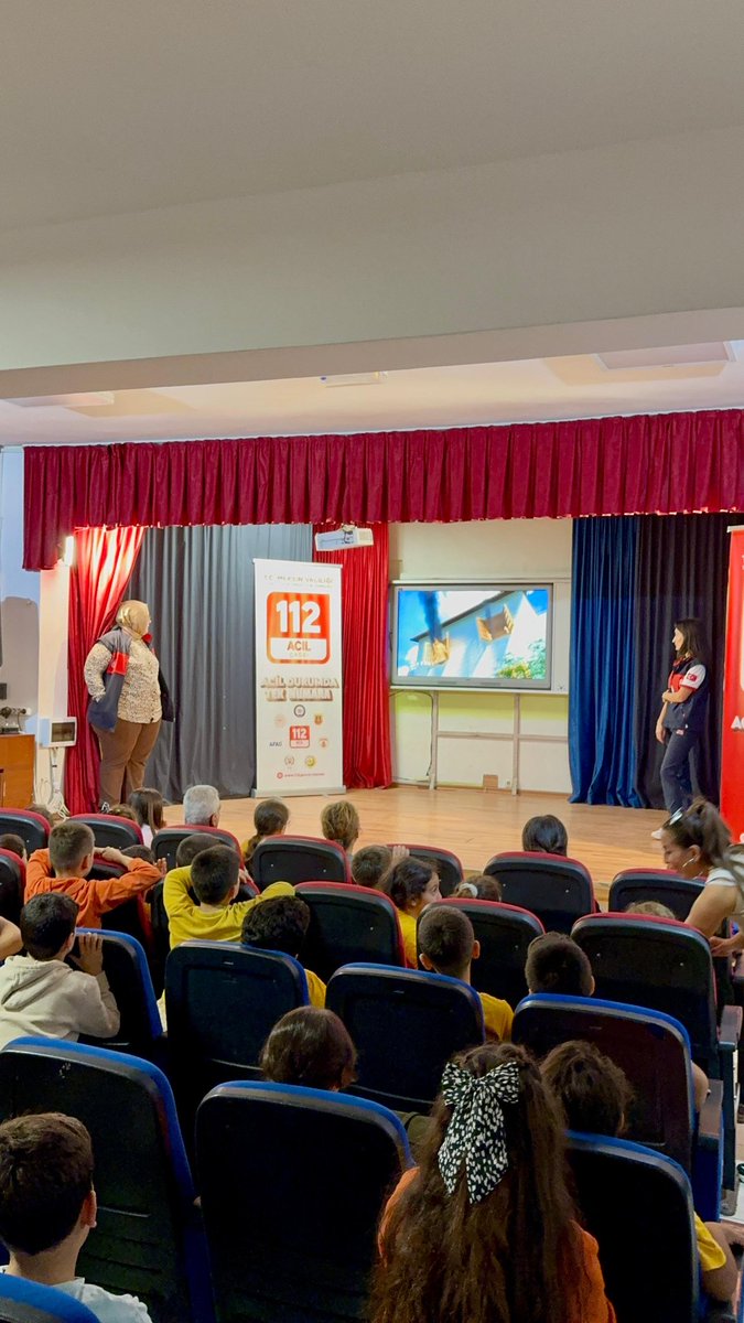 Mersin112acm's tweet image. 🚨 Acil Durumda Tek Numara: 112
112 Acil Çağrı Hattı tanıtım faaliyetleri kapsamında, Mezitli Muhittin Develi İlkokulu öğrencilerine, Müdürlüğümüz ile Emniyet, Sağlık, İtfaiye ve Orman ekiplerimiz tarafından bilgilendirme ve tanıtım faaliyeti gerçekleştirildi.
@112teknumara