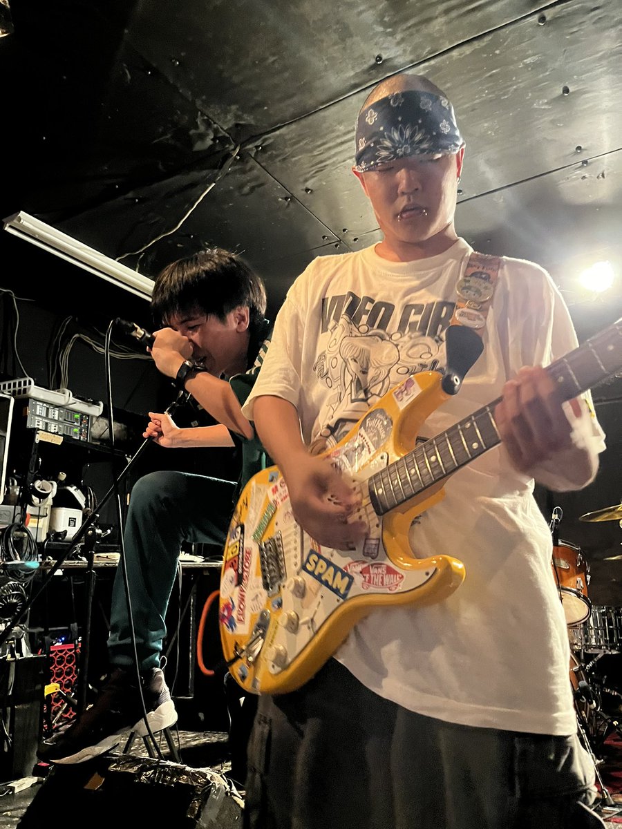 Logmorinonaka2's tweet image. 新神楽でのあばずれうさちゃんず @abazure_usagi 、直撃喰らいました
こうして刺激し合えるバンドがいてくれるのは幸せな事ですね！