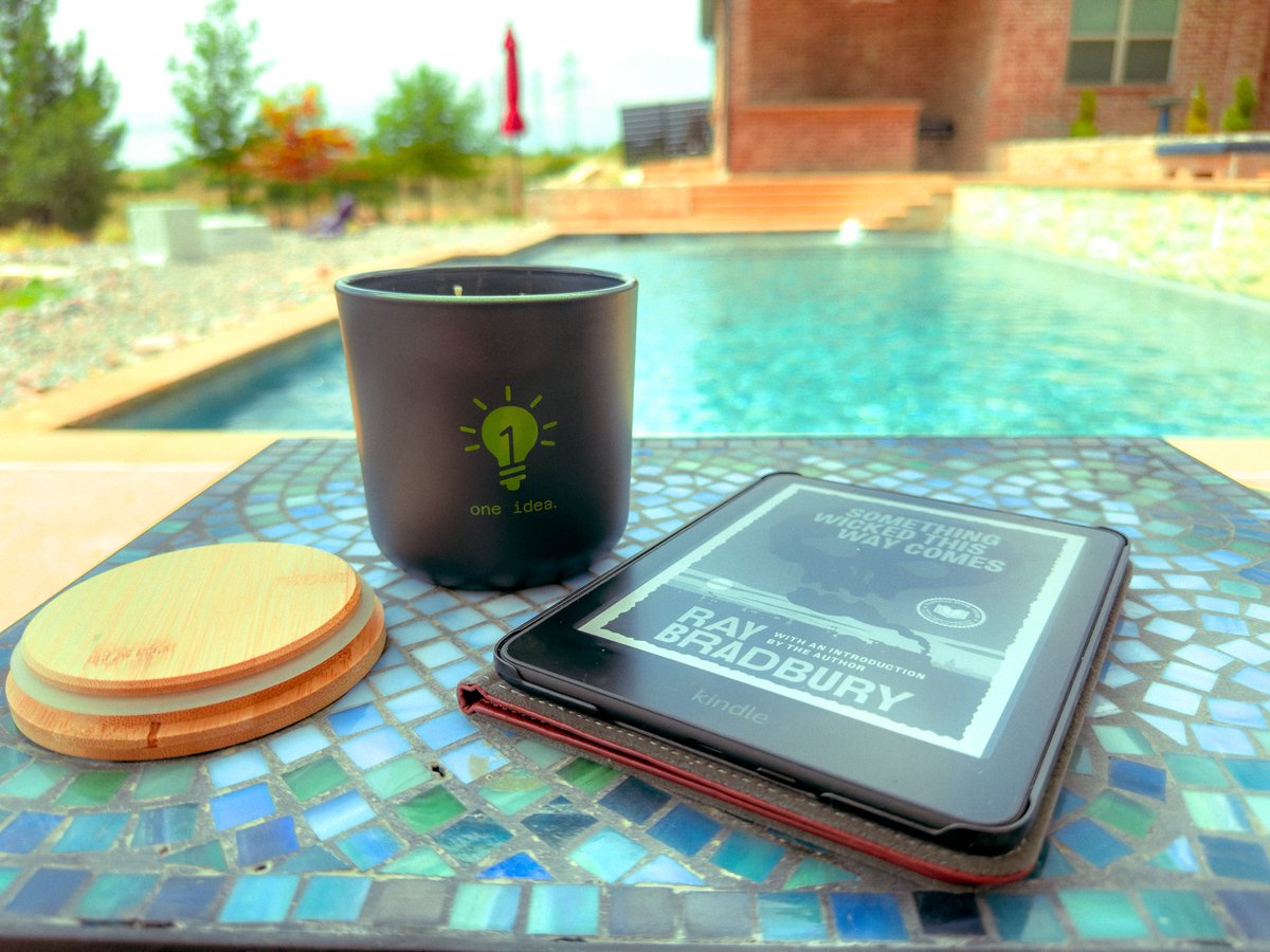 Tomorrow. 12pm CST. 💡

Duality Hoodies // Spark Candles 
oneideabrand.com