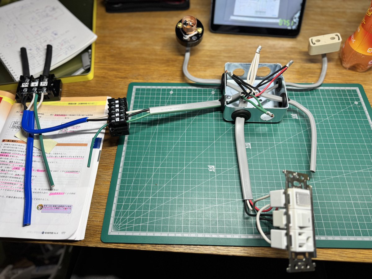 組み立て式で箱の中に入っている状態です！またのお越しをお待ちしております！ 組み立て式で箱の中に入っている状態です！またのお越しを