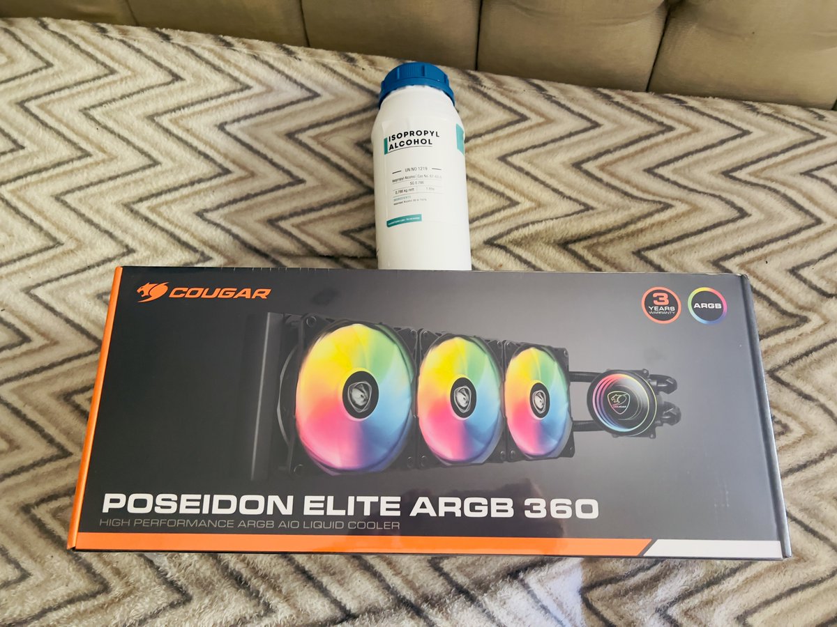 Uh... I think I may have found the issue...

Perhaps the pump has failed?

Going to swap the entire unit out for a fresh one and see if this remedies the issue.