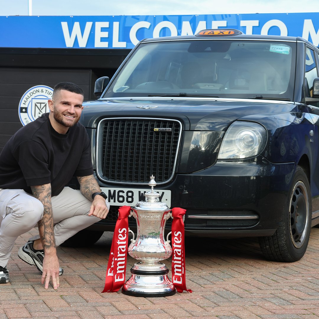 Ahead of their #EmiratesFACup first round tie, <a href="/MaldonTiptreeFC/">Maldon & Tiptree FC</a> welcomed the trophy to the Drewitt-Barlow Stadium 💙

🔗 the-fa.com/gur0w7