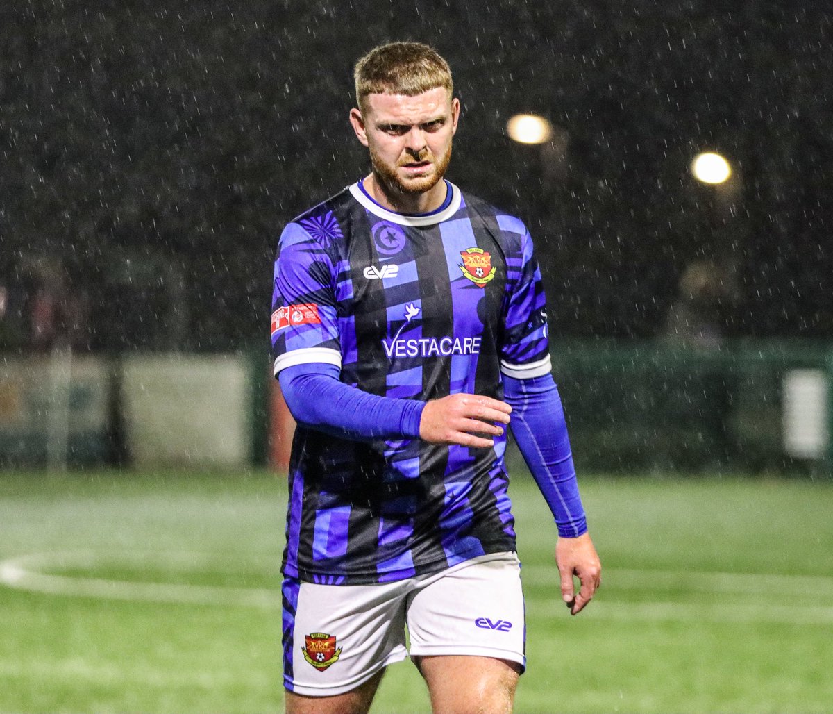 📸☔️ Was a wet one last night, a close battle with Runcorn Linnets for <a href="/AvroFC/">Avro FC</a> but our winning streak came to an end. We go again Saturday on the road down to Sporting Khalsa, a new venue for me 🙌