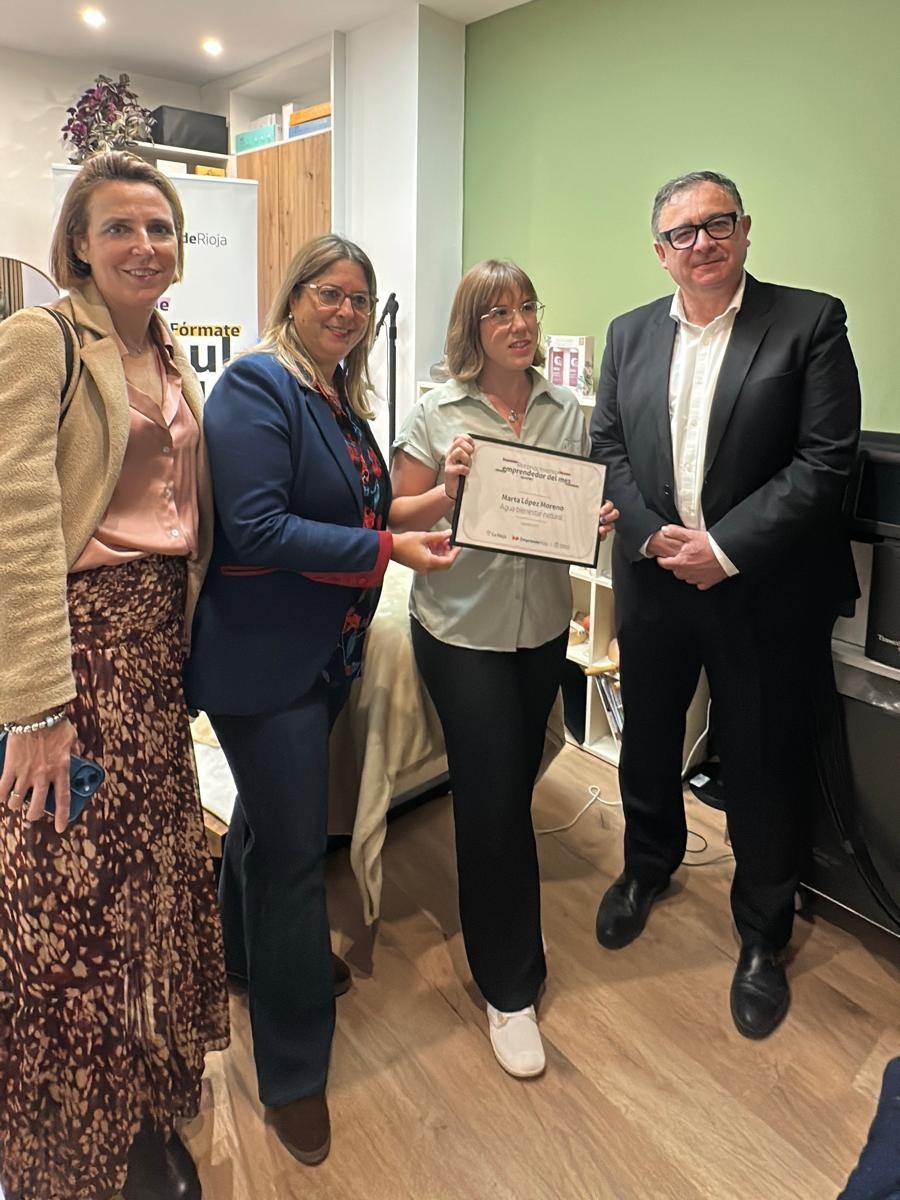 Marta López Moreno, fundadora de Agua bienestar y belleza natural, como Emprendedora del Mes en Arnedo.
🔗 emprenderioja.es/agua-bienestar…