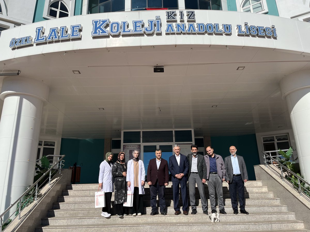 Bugün Özel Lale Lisesi Müdürümüz Kıymetli Dostumuz Abdullah Şafak Beyi ziyaret ettik Gemmder olarak. Misafirperverliği için teşekkür ederiz. <a href="/abdullahsafak74/">Abdullah Şafak</a> <a href="/mehirvakfi/">Mehir Vakfı</a>