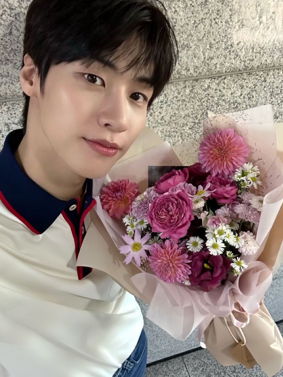 승짱 생일축하해애애애🥰
엔피아랑 오래 행복하쟈

#승협이와_행복해버리기 
#HAPPY_SEUNGHYUB_DAY