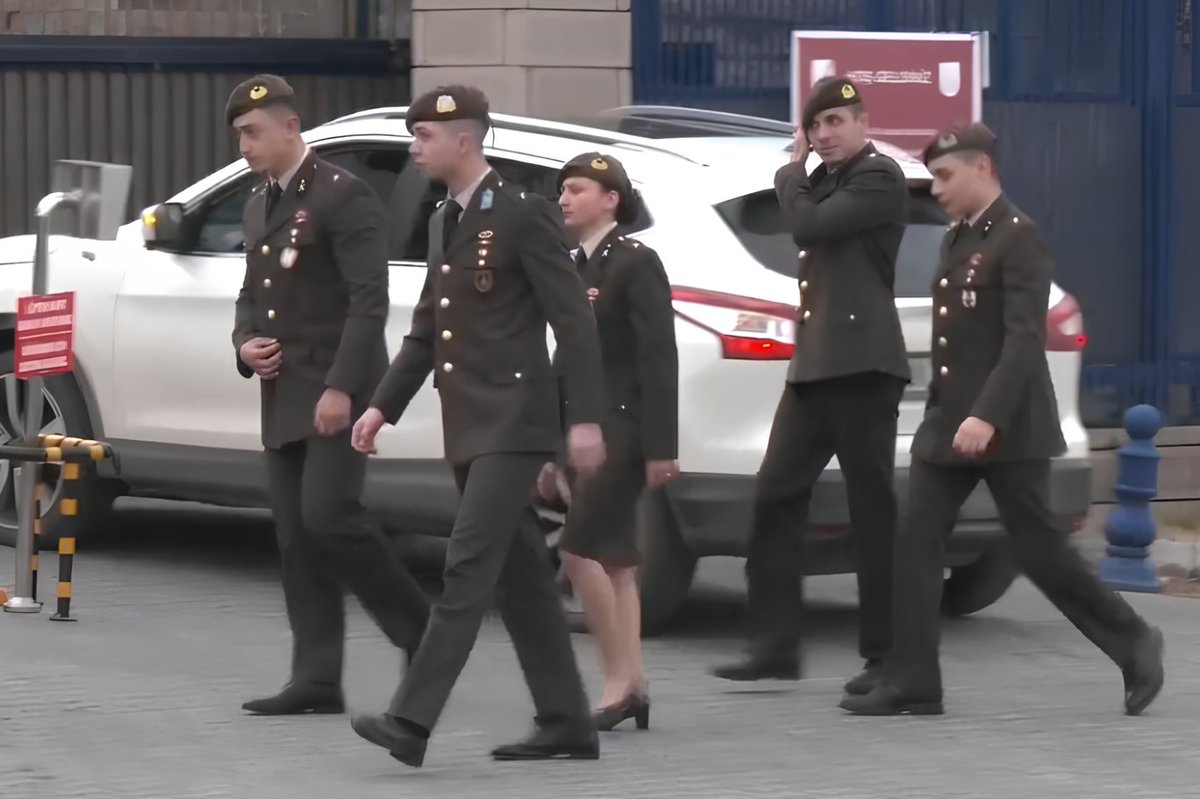 💥 TSK'dan ihraç edilen Teğmen İzzet Talip Akarsu:

Bugün sosyal medyada gördüğüm kabullenmesi zor bir olayı sizlere de aktarmak istiyorum. 

• Malatya’da yapılan Cumhuriyet Bayramı kutlamalarına II. Ordu'muzun Bando Takımı da eşlik ediyor. 

• Malatya’da gerçekleşen Cumhuriyet