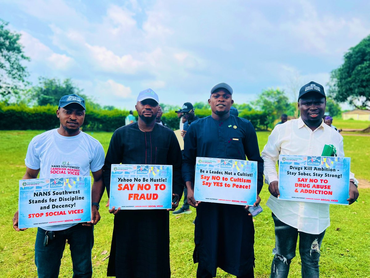 u_danfodio's tweet photo. I joined the leadership of NANS Zone D at the official launch of NANS Southwest Campaign Against Social Vices on Campuses which was held at FSS, Ibadan, Oyo State. 

I also admonished the students to shun all forms of social vices &amp; be an agent of CHANGE.

#NANSSayNoToSocialVices https://t.co/LW3p0bchnE