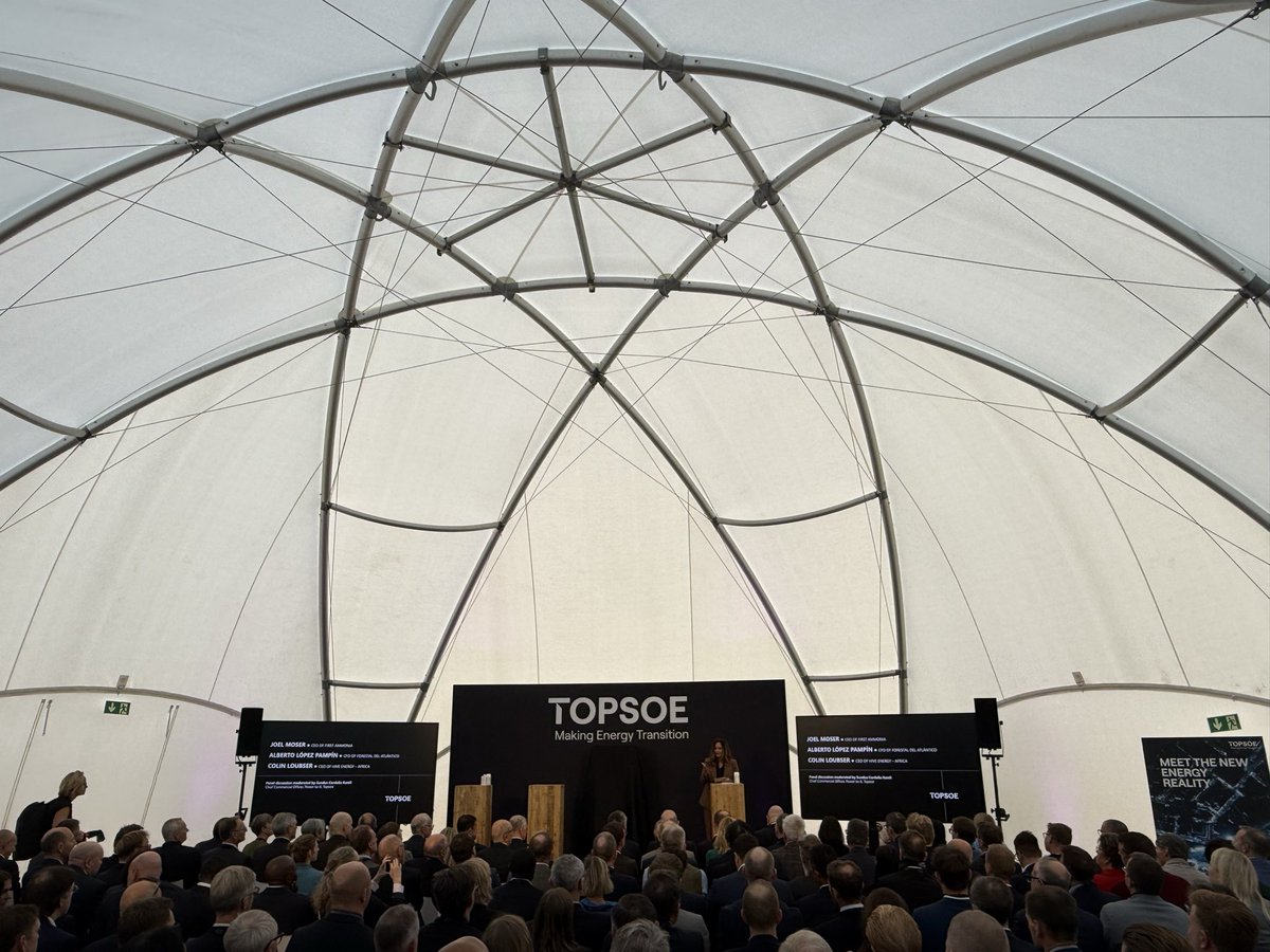 topsoe_official's tweet photo. E-fuel innovation in focus: @MoserJoelmoser, Alberto López Pampín and Colin Loubser  share insights in a panel led by @SundusRamli . ⚙️ https://t.co/GH6unE68wY