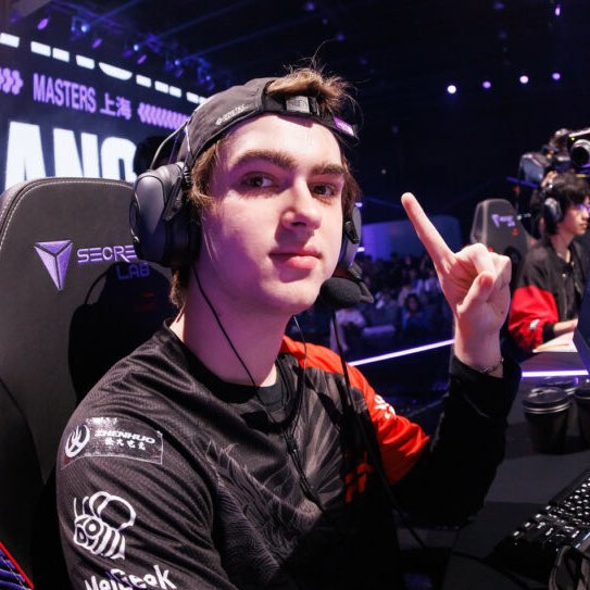 E4EQUIP's tweet photo. 🚨 ‘Autumn’ has Reached a Verbal Agreement to Join Global Esports

(via: @anonimotum @TanmayyMhatre) https://t.co/x3KZ8cvj5i
