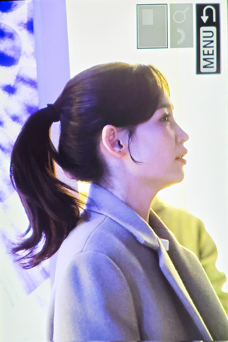 옆모습 이렇게 생겨도 되냐고 물었다