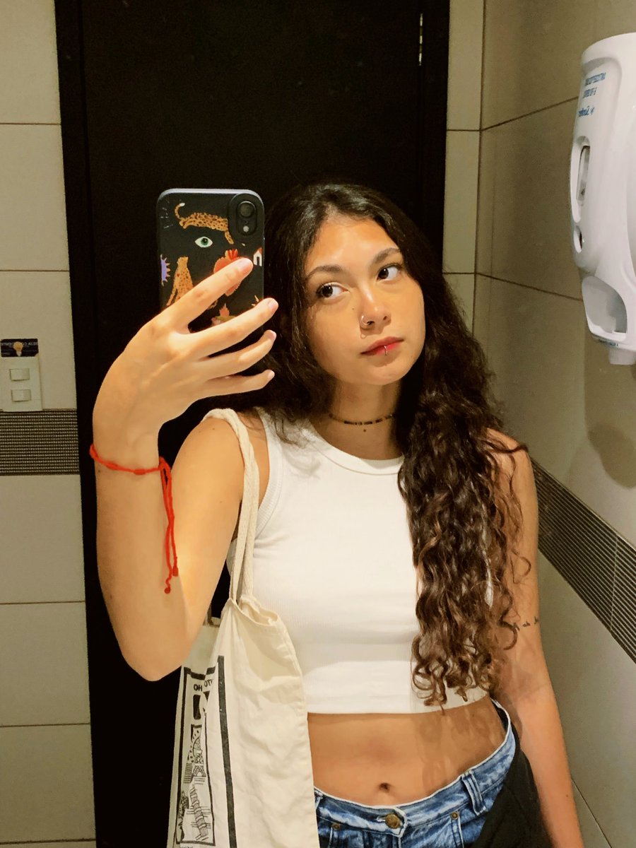 manh0sa's tweet image. minha inscrição pro prêmio de cabelo mais lindo que uma mulher branca ja teve na história