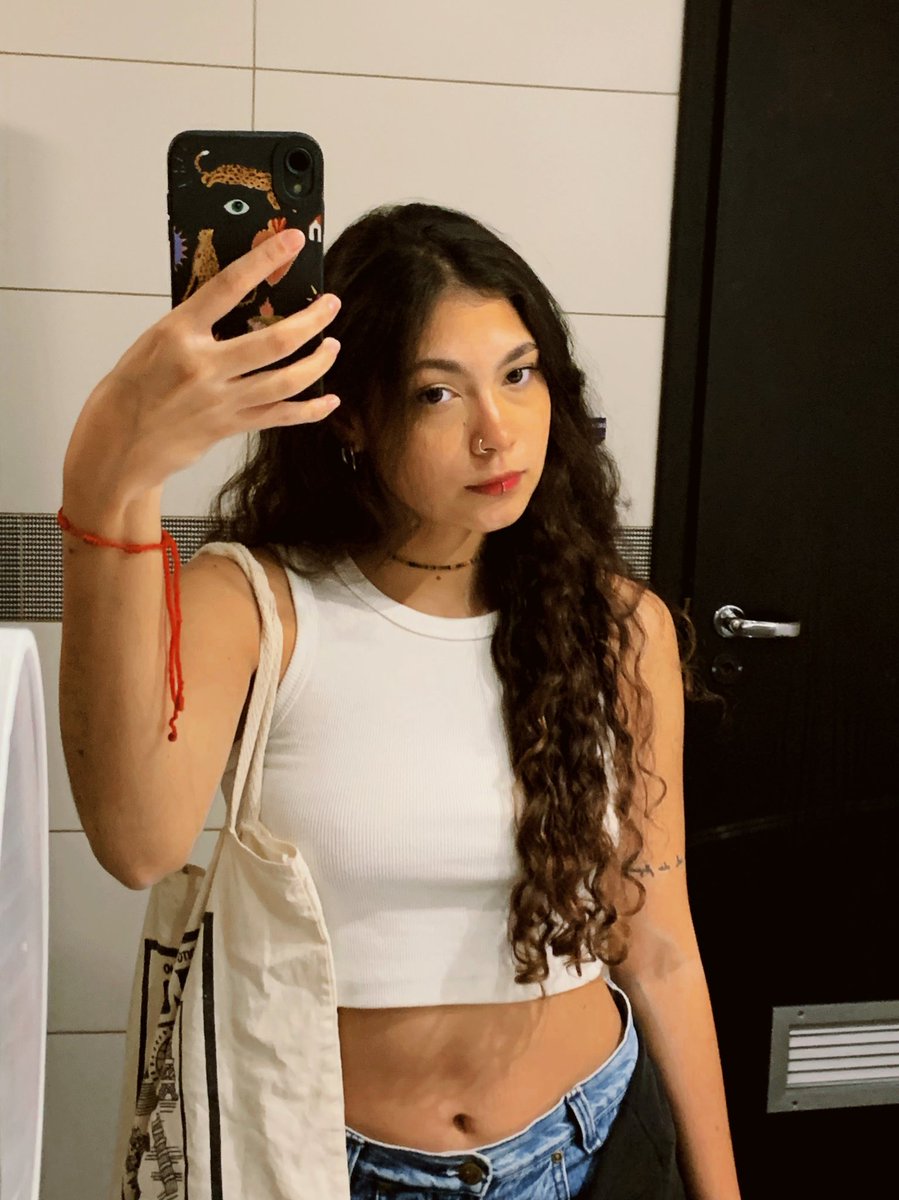 manh0sa's tweet image. minha inscrição pro prêmio de cabelo mais lindo que uma mulher branca ja teve na história