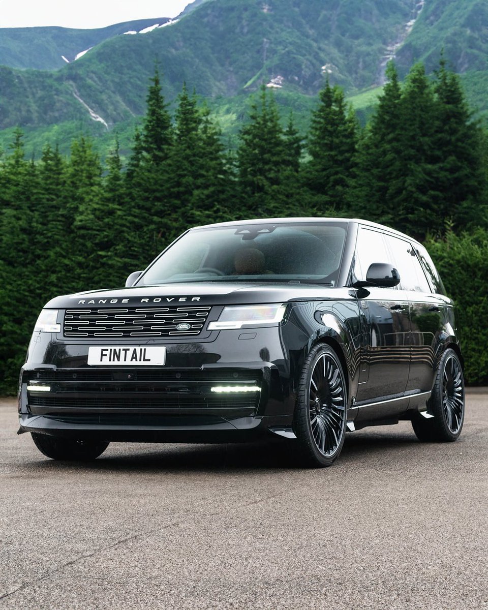 ProjectKahn's tweet image. For Sale: Range Rover P460e – Racing Green By KAHN® Fintail
Price: £149,999.00
Year: 2025

Engine: 2996cc Petrol
VAT Qualifying: Yes

See more: kahnautomobiles.com/vehicles-for-s…

Copyright Design by KAHN®

#RangeRover #RangeRoverP460e #RacingGreenByKahn #FintailEdition #KahnDesign