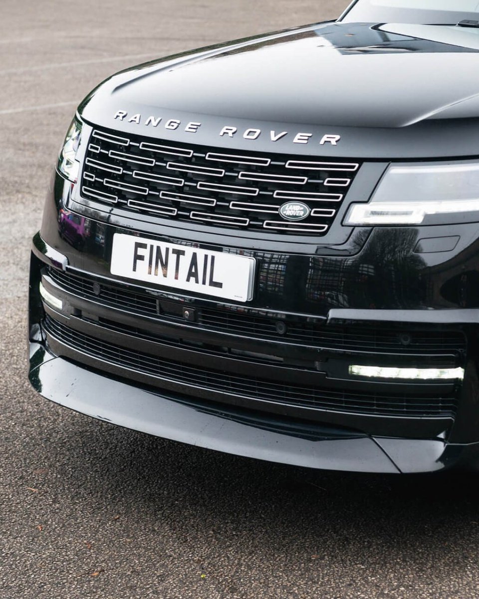 ProjectKahn's tweet image. For Sale: Range Rover P460e – Racing Green By KAHN® Fintail
Price: £149,999.00
Year: 2025

Engine: 2996cc Petrol
VAT Qualifying: Yes

See more: kahnautomobiles.com/vehicles-for-s…

Copyright Design by KAHN®

#RangeRover #RangeRoverP460e #RacingGreenByKahn #FintailEdition #KahnDesign
