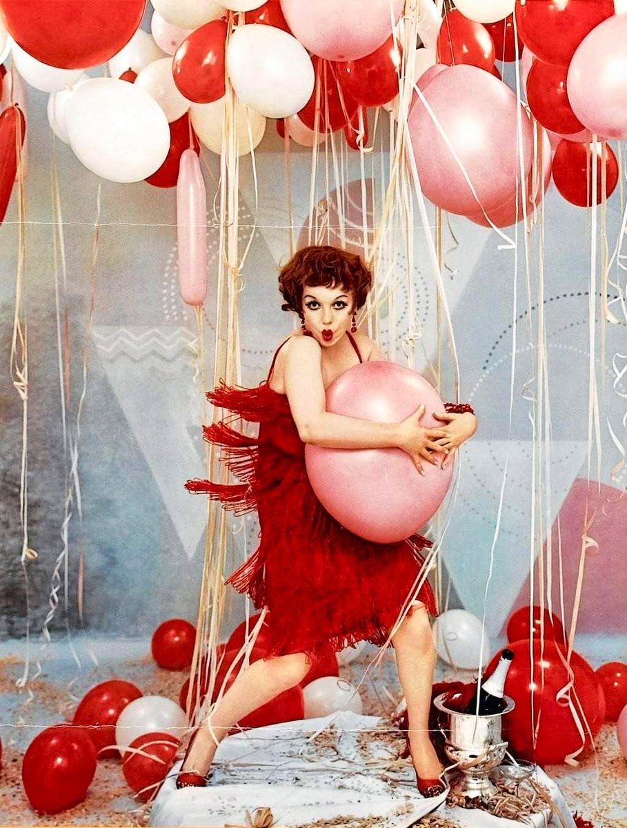 vintagetake's tweet photo. In pearls, fringe, silk, and smoke, Marilyn Monroe became the afterimage of Hollywood’s goddesses: Lillian Russell, Clara Bow, Theda Bara, and Jean Harlow. Which one is your favorite? 💌

#elegantcinephile https://t.co/eN64P00gu5