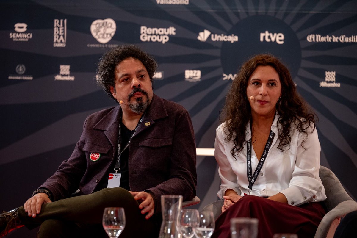 🙌🏻Vaya maravilla es escuchar a  𝗔𝗹𝗳𝗼𝗻𝘀𝗼 𝗦𝗮́𝗻𝗰𝗵𝗲𝘇 y el equipo de 𝘗𝘦𝘯𝘥𝘢𝘳𝘪𝑝𝘦𝘯, 𝘭𝘢 𝘩𝘪𝘴𝘵𝘰𝘳𝘪𝘢 𝘴𝘪𝘭𝘦𝘯𝘤𝘪𝘢𝘥𝘢 𝘥𝘦𝘭 𝑝𝘶𝘦𝘣𝘭𝘰 𝘨𝘪𝘵𝘢𝘯𝘰 

Durante la presentación, Alfonso Sánchez ha explicado que el documental ha sido “un viaje de