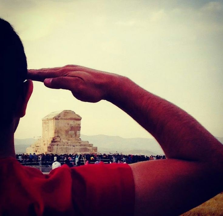 ایرانو پس میگیریم
#همكارى_ملى 
#پاينده_ایران 
#جاویدشاه