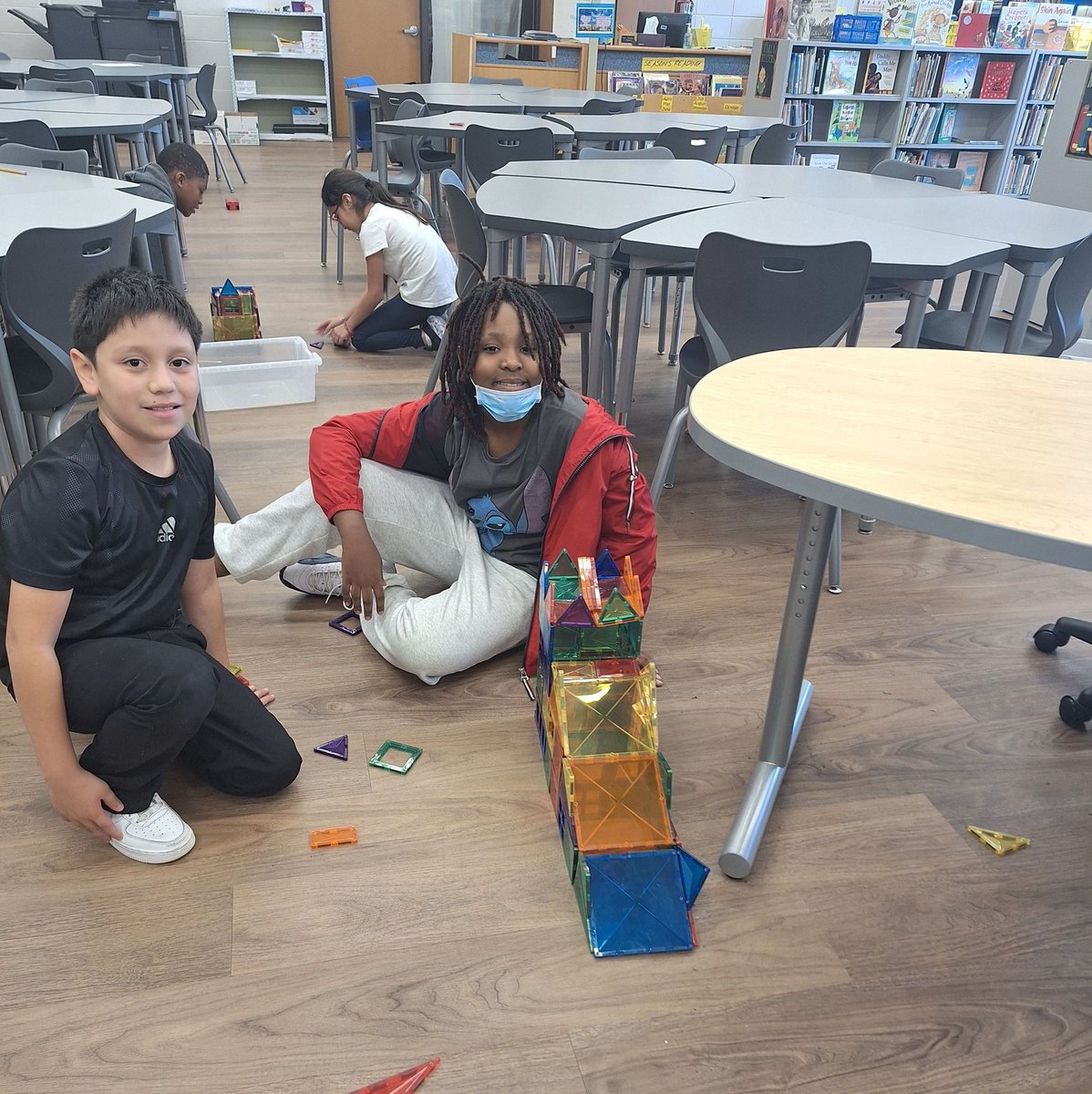 CM201U's tweet image. 🚗 Mrs. Newton’s class visited the SmartLab last week! Students designed ramps and cars, tested how far they could go, and made changes to see how design affects distance. A fun, hands-on way to explore motion and measurement! 📏🧠
#BalmoralBulldogs #SmartLab #STEMLearning