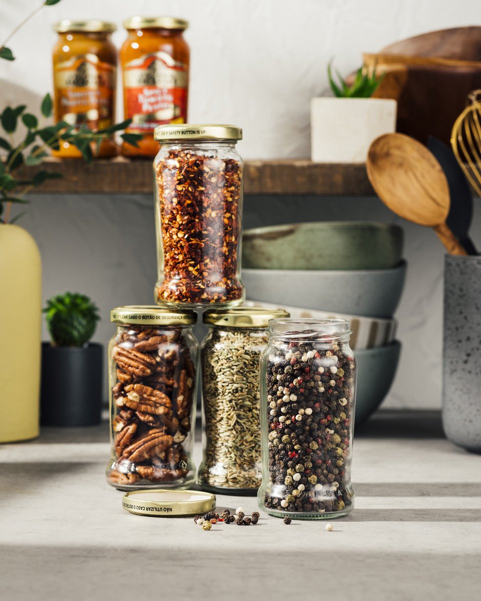 Empty Pesto jar? No problem! 

Next time you've hit the bottom of your favourite Filippo Berio product, try turning your empty into something great, like a vase or storage solution.

What do you use yours for?