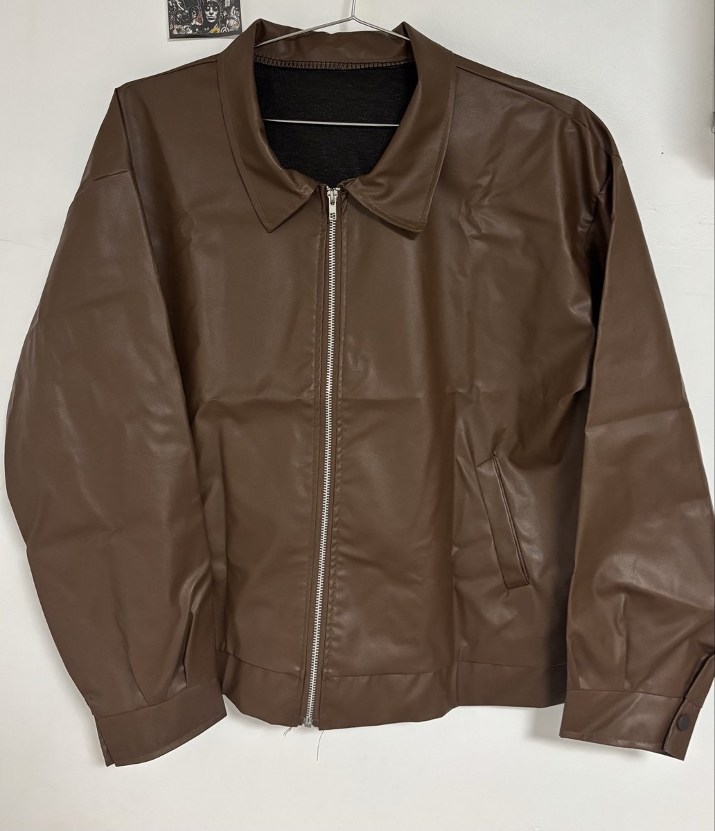 teeyusp's tweet photo. เสื้อ jacket สีน้ำตาล  ใหม่มาก 
ยาว 25 นิ้ว อกประมาณ60ซม
ส่งต่อ 270 ฿ ส่งฟรี 

#ส่งต่อเสื้อผ้ามือสอง #เสื้อผ้ามือสองสภาพดี #โล้ะตู้ #เสื้อผ้ามือสองราคาถูก #ส่งต่อเสื้อผ้ามือ2 #ส่งต่อเสื้อผ้ามือ2 #ส่งต่อเสื้อผ้ามือสองราคาถูก #เสื้อผ้ามือ2 https://t.co/ckH6HuTniw